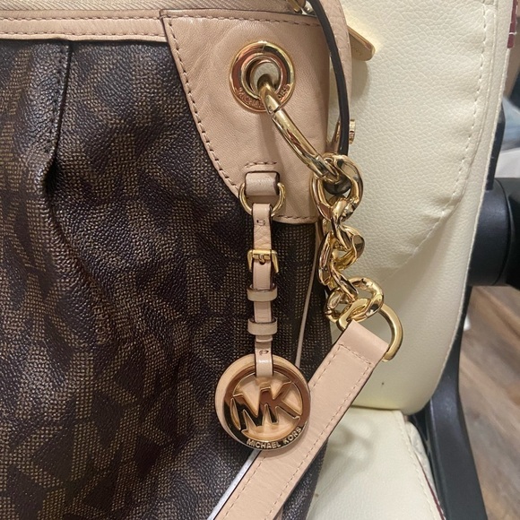 Michael Kors EUC Fulton satchel two way crossbody or shoulder bag gold hardware - Picture 8 of 13